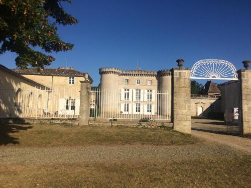 Chateau du Mirail - last minute hotel in Unknown City