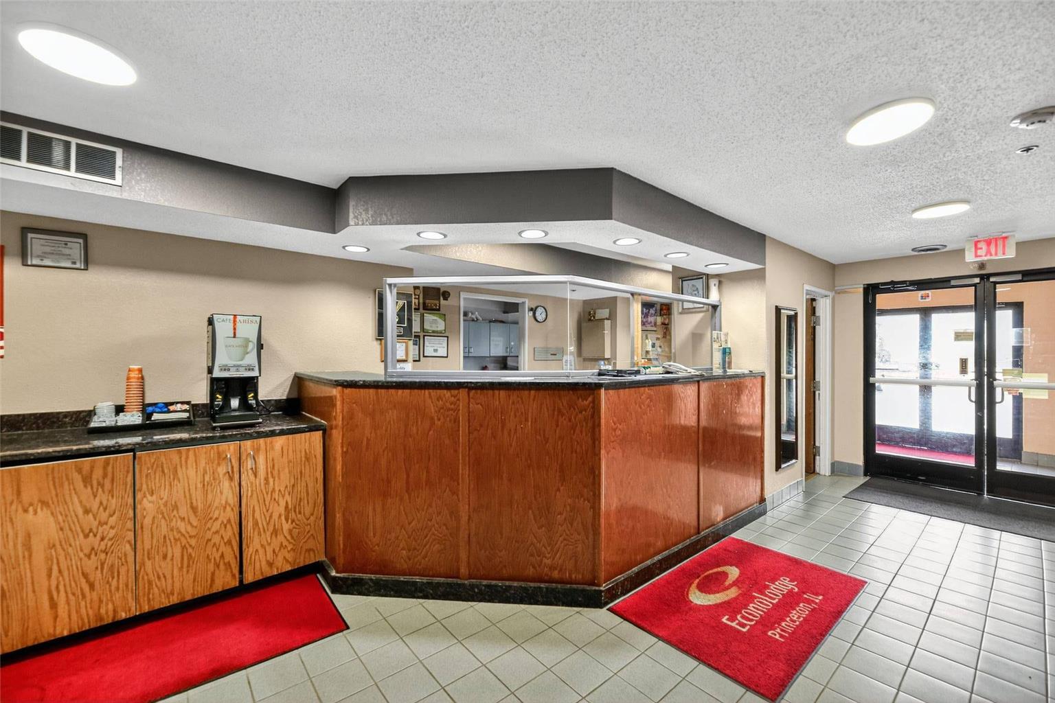 Econo Lodge Princeton - photo 8