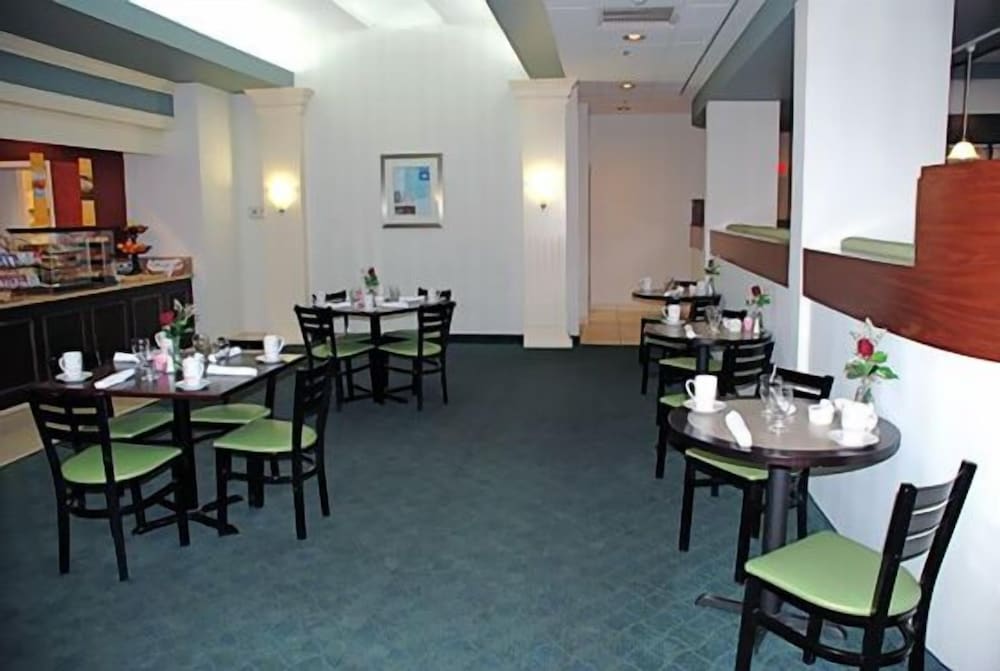 Doubletree by Hilton Hotel Fayetteville - photo 16