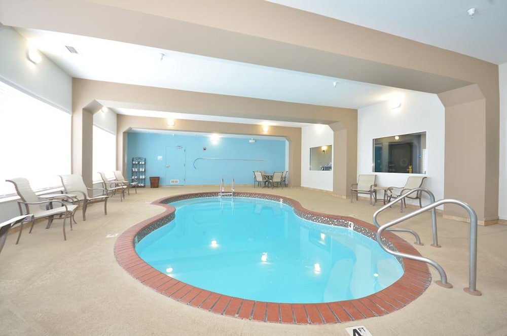 Holiday Inn Express & Suites Farmington by IHG - photo 26
