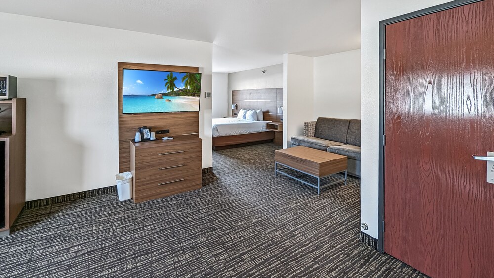 Estherville Hotel & Suites - photo 42