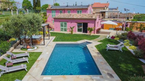 L'Organetto Villa with Private Pool — 4-Star Luxury Hotel in Lido Di Fermo, Italy