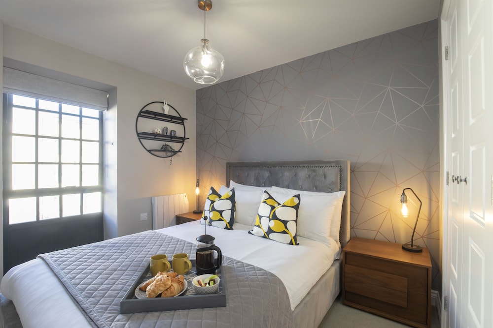 Elliot Oliver Modern 2 Bedroom Town Centre Apartment — 4-Star Luxury Hotel in Cheltenham, United Kingdom