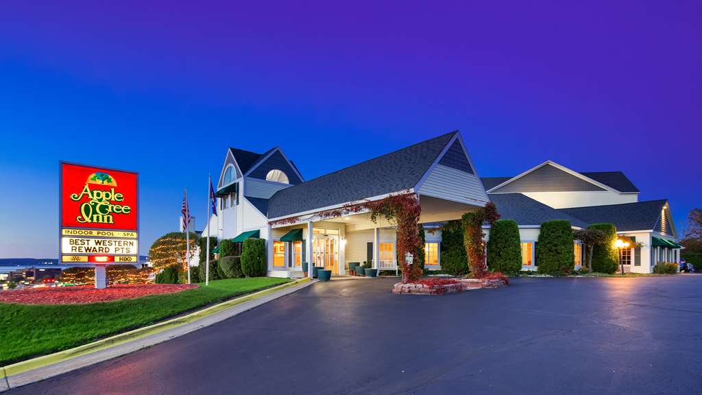 Apple Tree Inn SureStay Collection by Best Western in Petoskey, United States