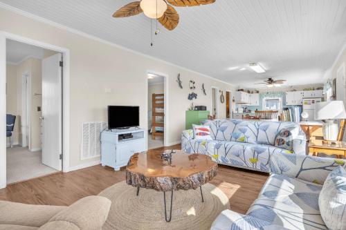 The Beach Fact Oar by Oak Island Accommodations - photo 40
