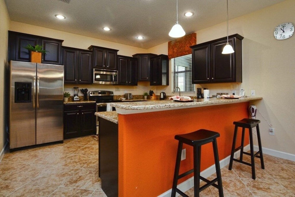 Resort Community Large Private Pool Free Wifi Game Room No Rear Neighbors 6 Bedroom Home by RedAwning - photo 15