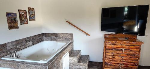 Eagle's Nest Motel - photo 12