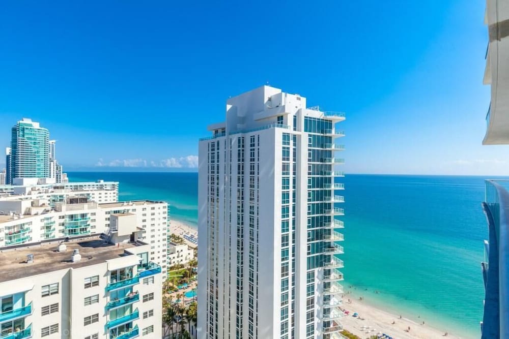Hyde Beach Luxury resort 2 Bedroom Condo by RedAwning - photo 39