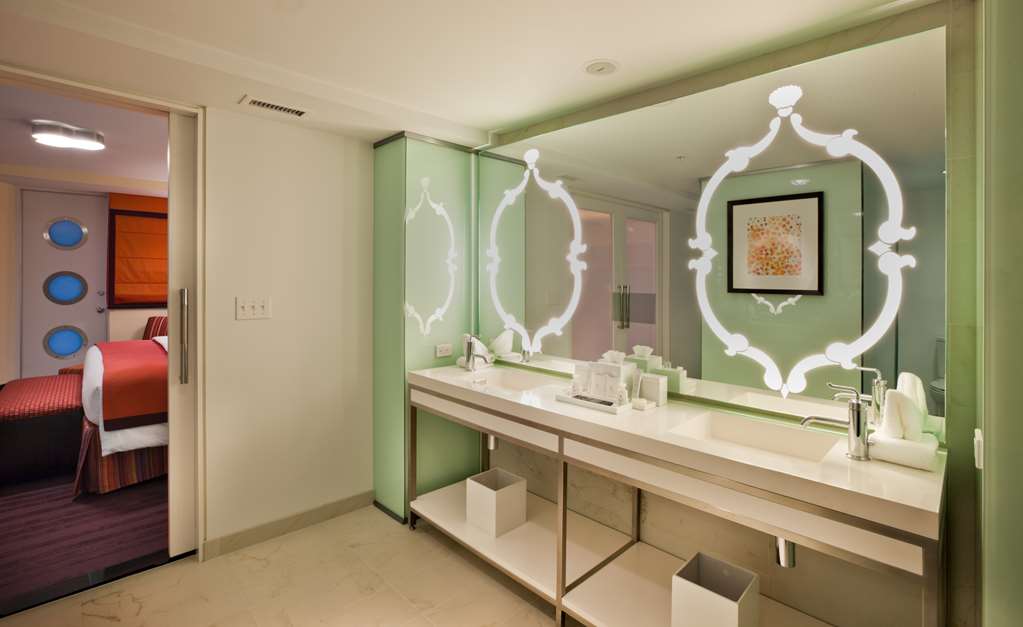 Washington Plaza Hotel - photo 20