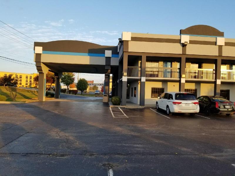 Gateway Inn and Suites - photo 2