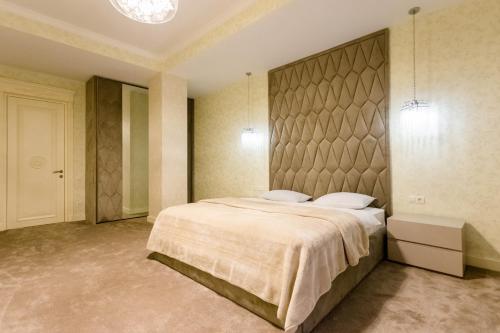 Luxury Landing IV