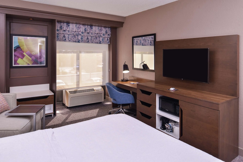 Hampton Inn Albuquerque University Midtown - photo 9