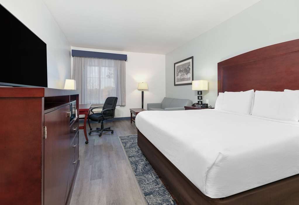 La Quinta Inn & Suites by Wyndham Fort Worth NE Mall - photo 16