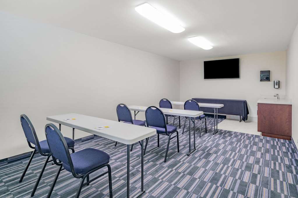 Days Inn and Suites by Wyndham Oxford - photo 36