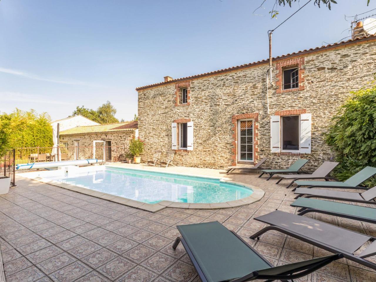 Maison Avec Piscine Privee Chauffee Proche Plage a Pornic Fr 1 306 1284 — 4-Star Luxury Hotel in Pornic, France