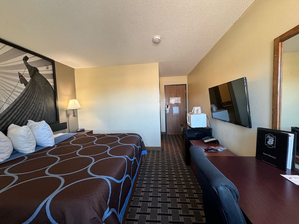 Super 8 by Wyndham Chisago City - photo 21