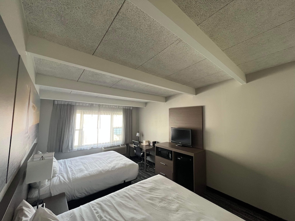 Days Inn by Wyndham Manitowoc - photo 5