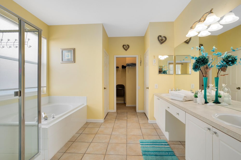 Fantastic Resort 5BR House South Facing Pool Spa - photo 14