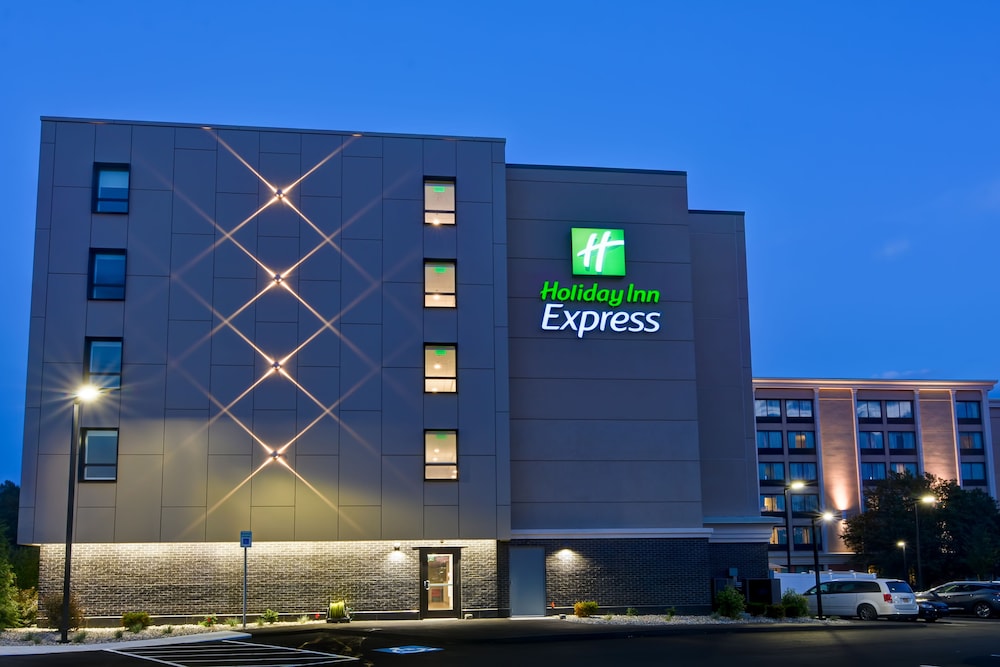 Holiday Inn Express Boston by IHG - photo 81