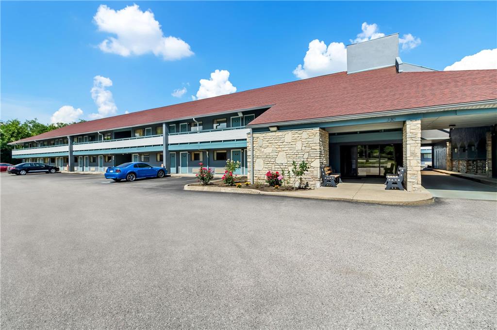 Super 8 by Wyndham Cincinnati Springdale OH in Cincinnati, United States