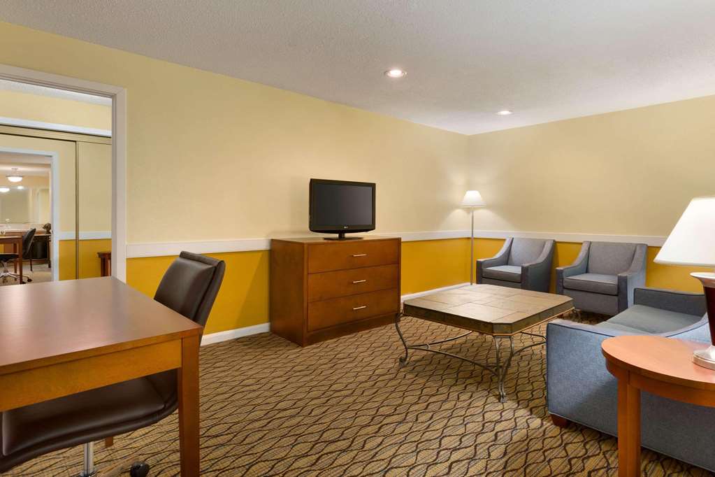 Country Inn & Suites by Radisson Mishawaka IN - photo 6