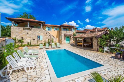 Villa Sandi mediterranean Villa with pool and jacuzzi — 4-Star Luxury Hotel in Gracisce, Croatia