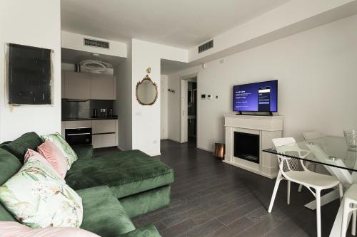 EasyTopStay Stylish Flat with Garden — 4-Star Luxury Hotel in Rome, Italy