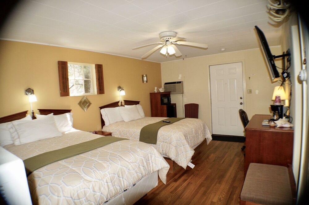 CedarWood Inn - photo 52