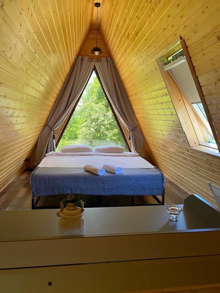 Casutele din Poienita — 4-Star Luxury Hotel in Comarnic, Romania