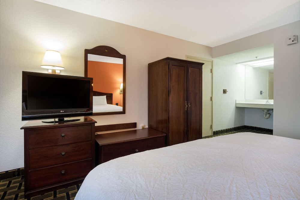 Clarion Pointe GA - photo 11