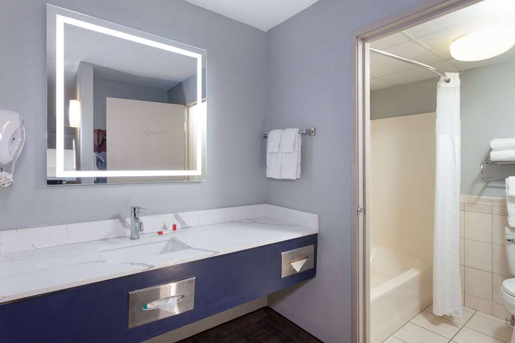 AmericInn by Wyndham Peoria - photo 34