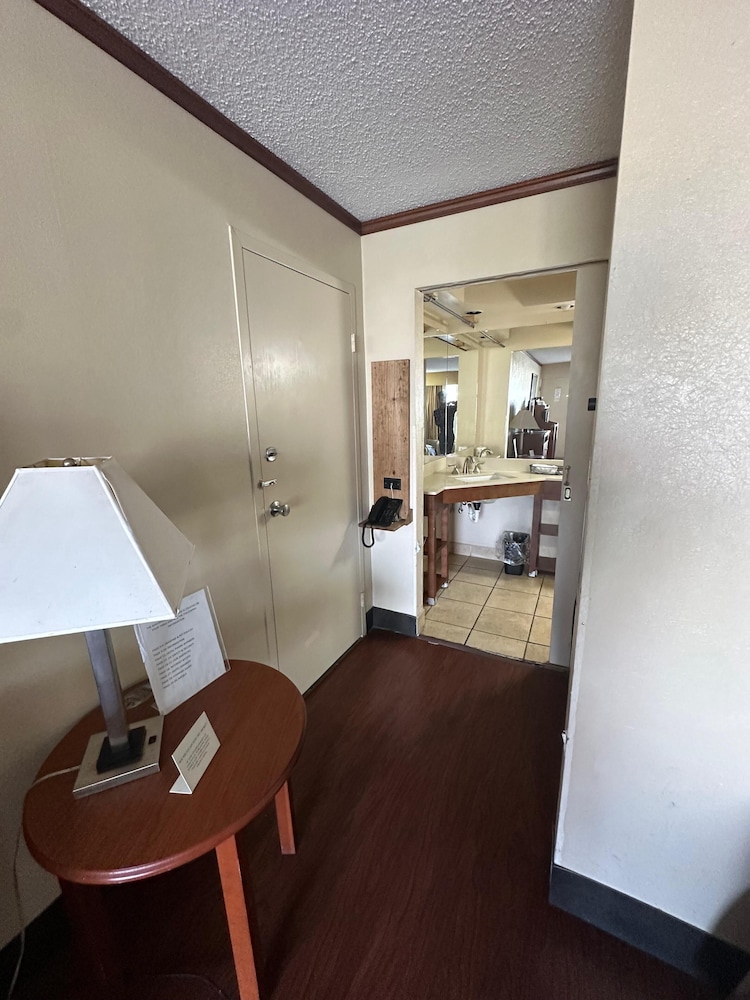 Hotel Red Rose by Townhouse Covington I 64 - photo 33