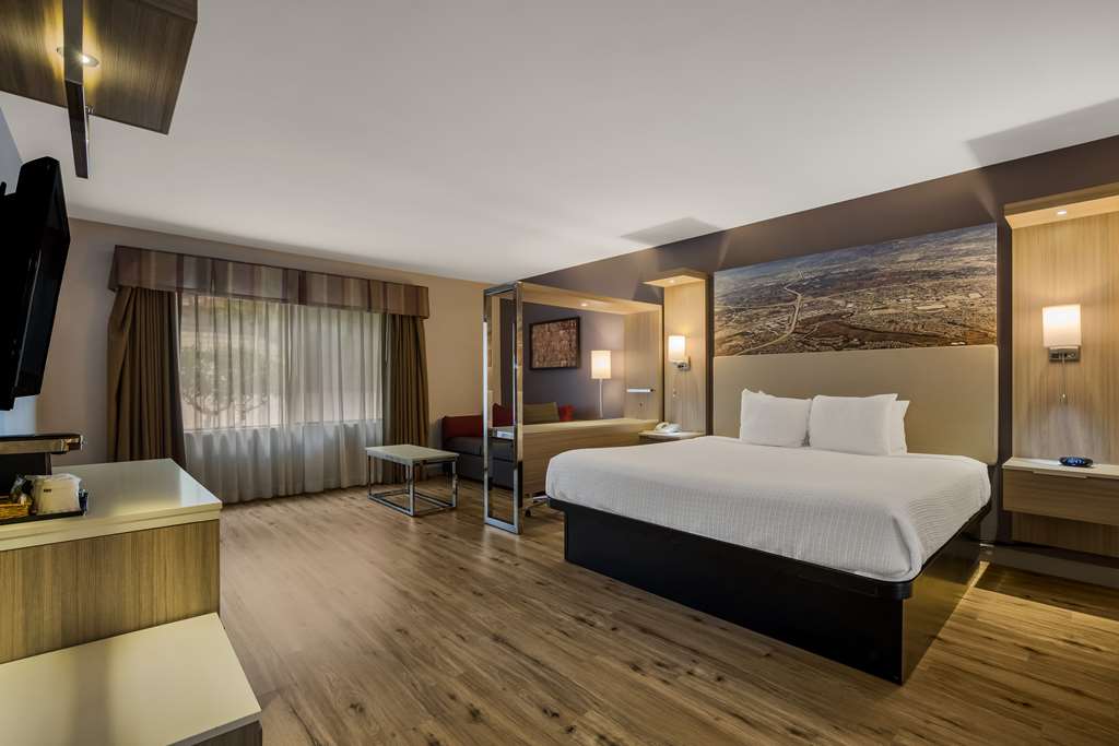 Best Western Diamond Bar Hotel & Suites - photo 18
