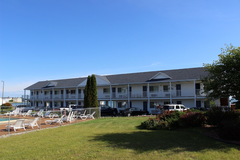 Sunrise Beach Motel - photo 24