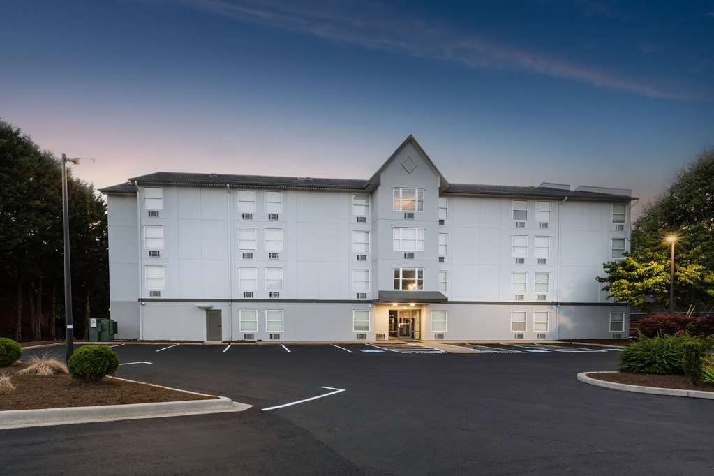 Rodeway Inn & Suites near Outlet Mall Asheville - photo 3