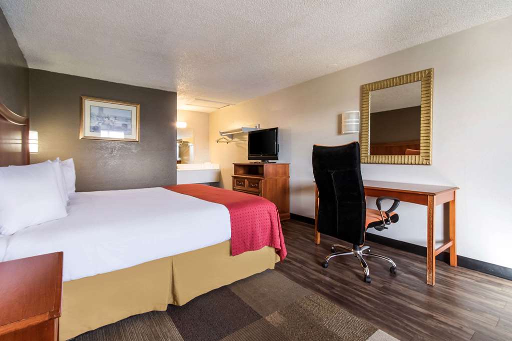 Rodeway Inn Near Hall of Fame - photo 19