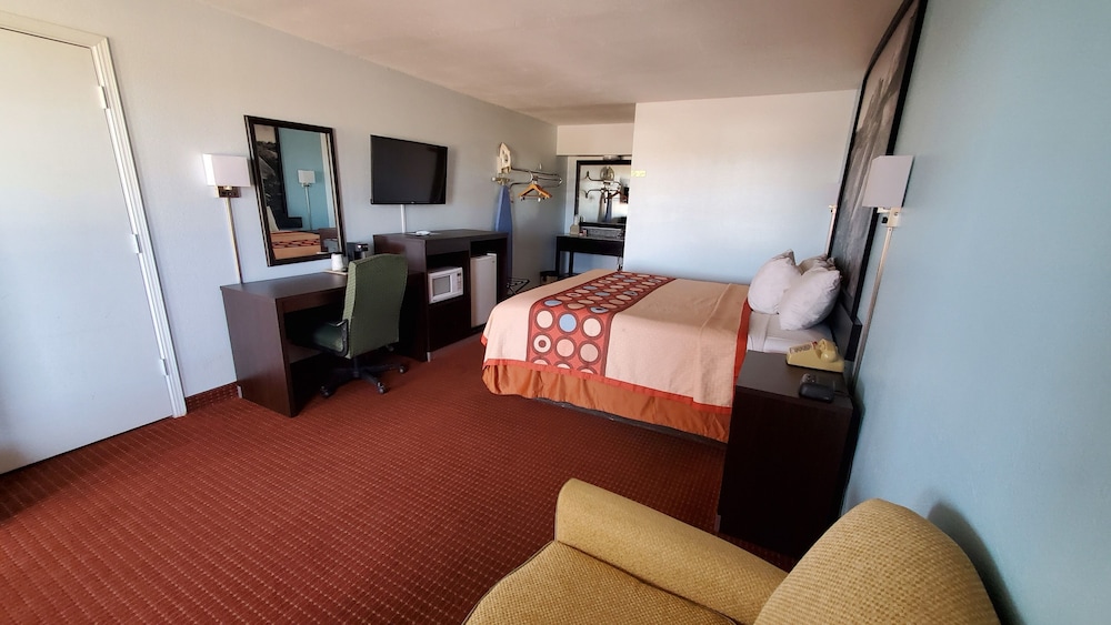 Super 8 by Wyndham Van Horn - photo 15