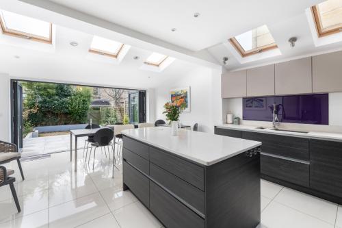 Fabulous House Only 10 minutes walk to Roman Baths — 4-Star Luxury Hotel in Bath, United Kingdom