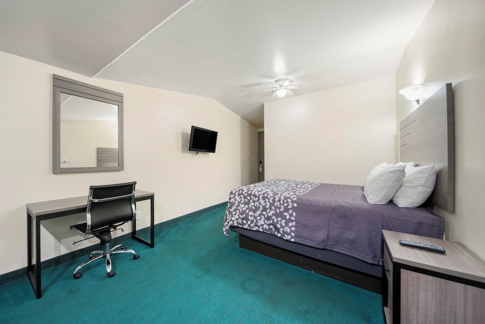 Kingsway Inn - photo 35