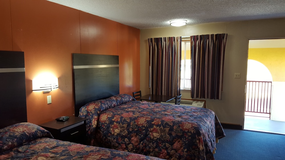 Carefree Inn Flatonia - photo 8