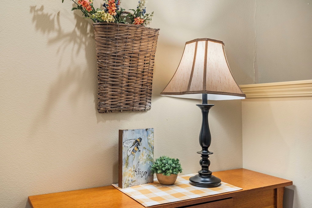 Honey Bee Inn w Communal Amenities & More - photo 25