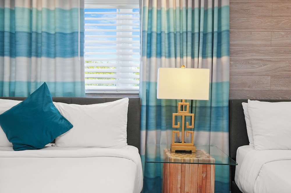 Hollywood Beach Suites - photo 9