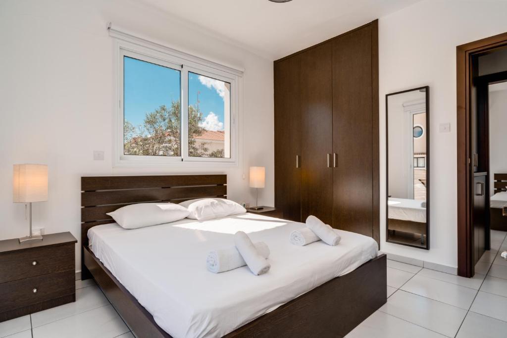 Lovely 2 Bedroom Family Apartment w Pool