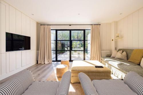 Battersea Set 3 Bedroom Home with Garden — 4-Star Luxury Hotel in London, United Kingdom