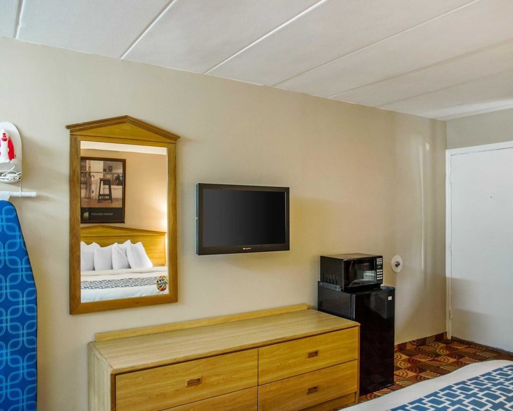 Econo Lodge Franklin Springboro - photo 14