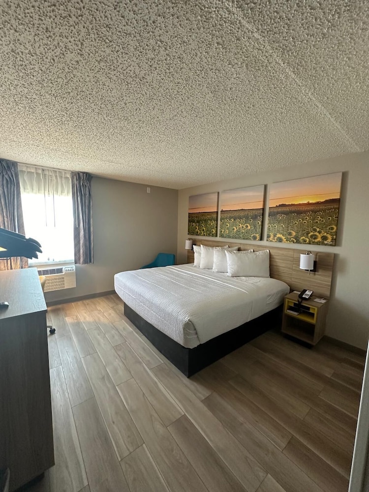 Days Inn by Wyndham Mandan Bismarck Area - photo 17