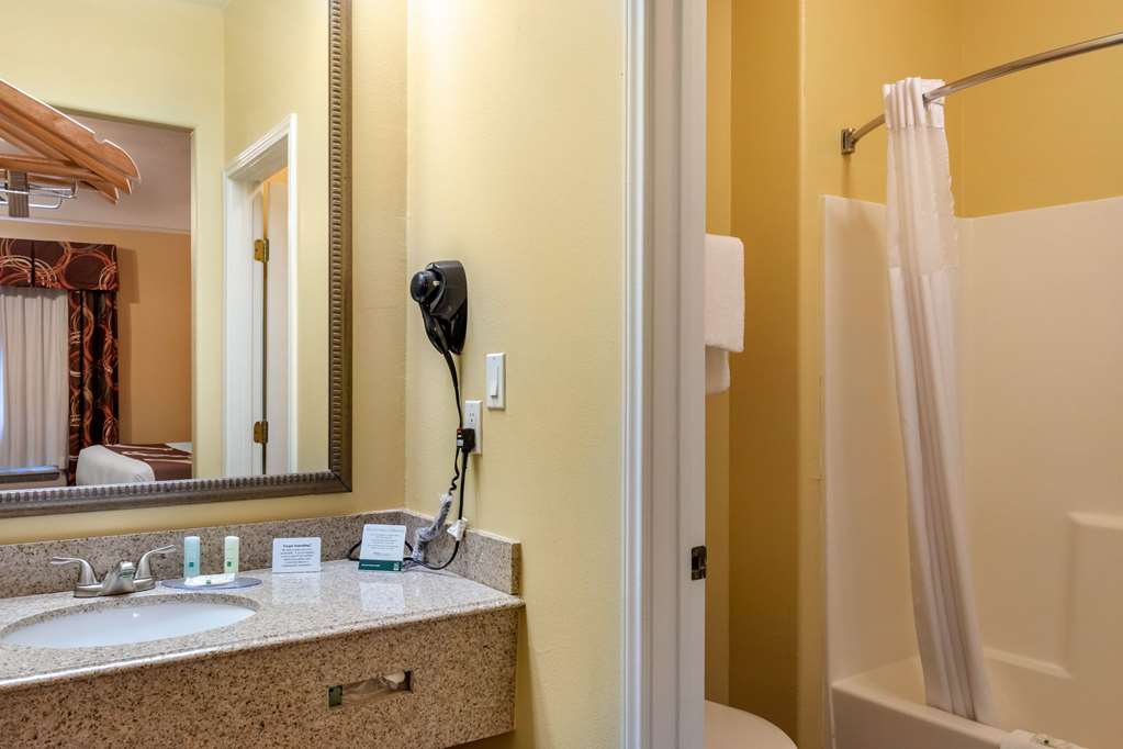Quality Inn & Suites at The Outlets Mercedes Weslaco - photo 35
