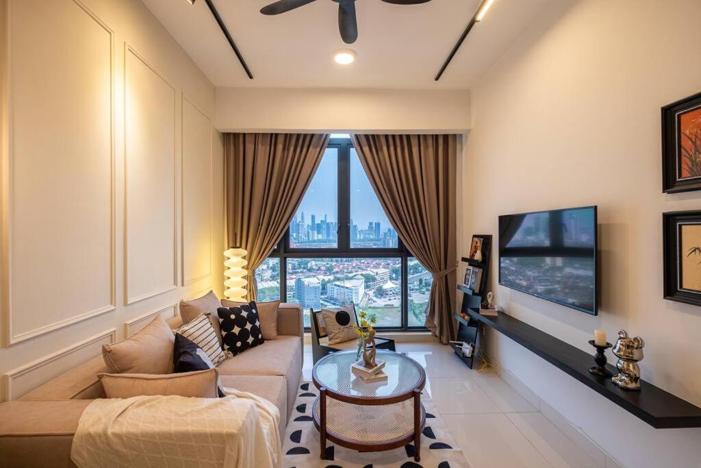 KidsVille Shamelin Star KLCC View Infinity Pool — 4-Star Luxury Hotel in Kuala Lumpur, Malaysia