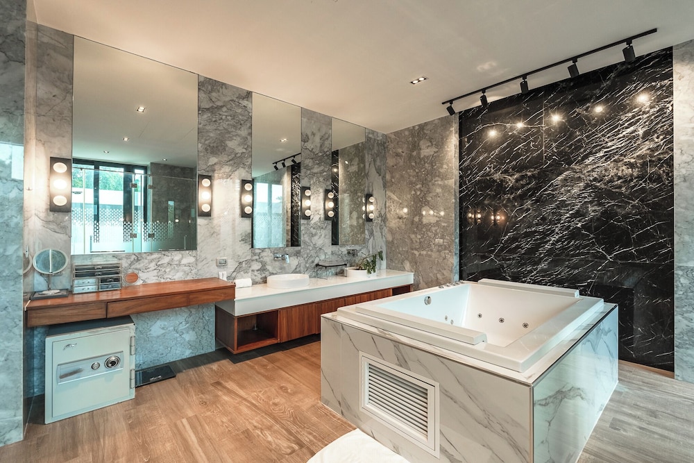 Luxury9BRVillaGolfViewTennisCourt V158 in Kathu, Thailand