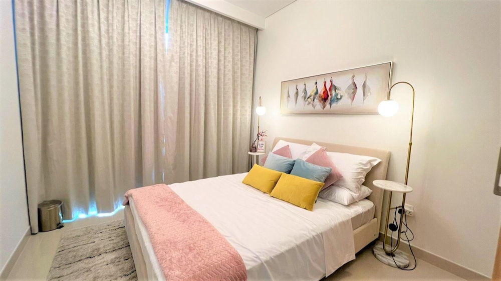 Luxury Dubai Creek Harbour Waterfront Apartment — 4-Star Luxury Hotel in Dubai, United Arab Emirates